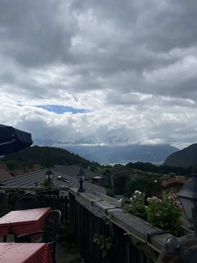 Mathias Gratry_L'Ecusson Vaudois_Panex_review