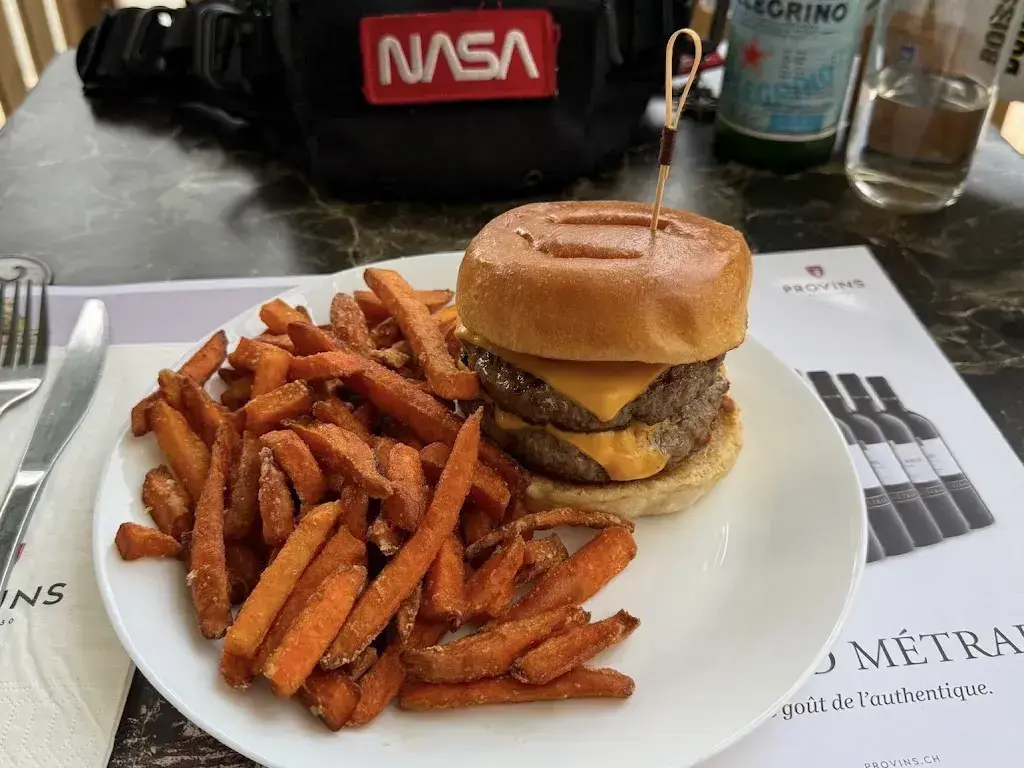 Andy Stadi (kammmolch)_Chez Wendy_Vouvry_review