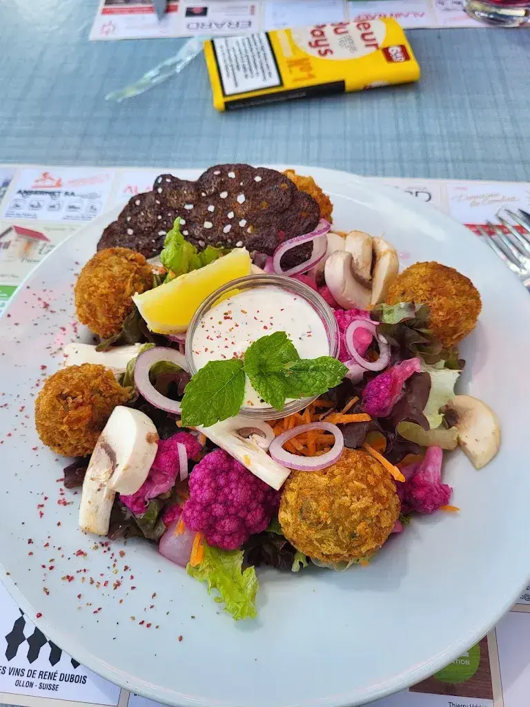 Thibault Solfrini_Station 66_Vers l'Eglise_review