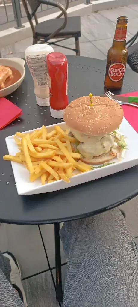 S Ch_Chaud-Cola-Thé Sàrl_Roche_review