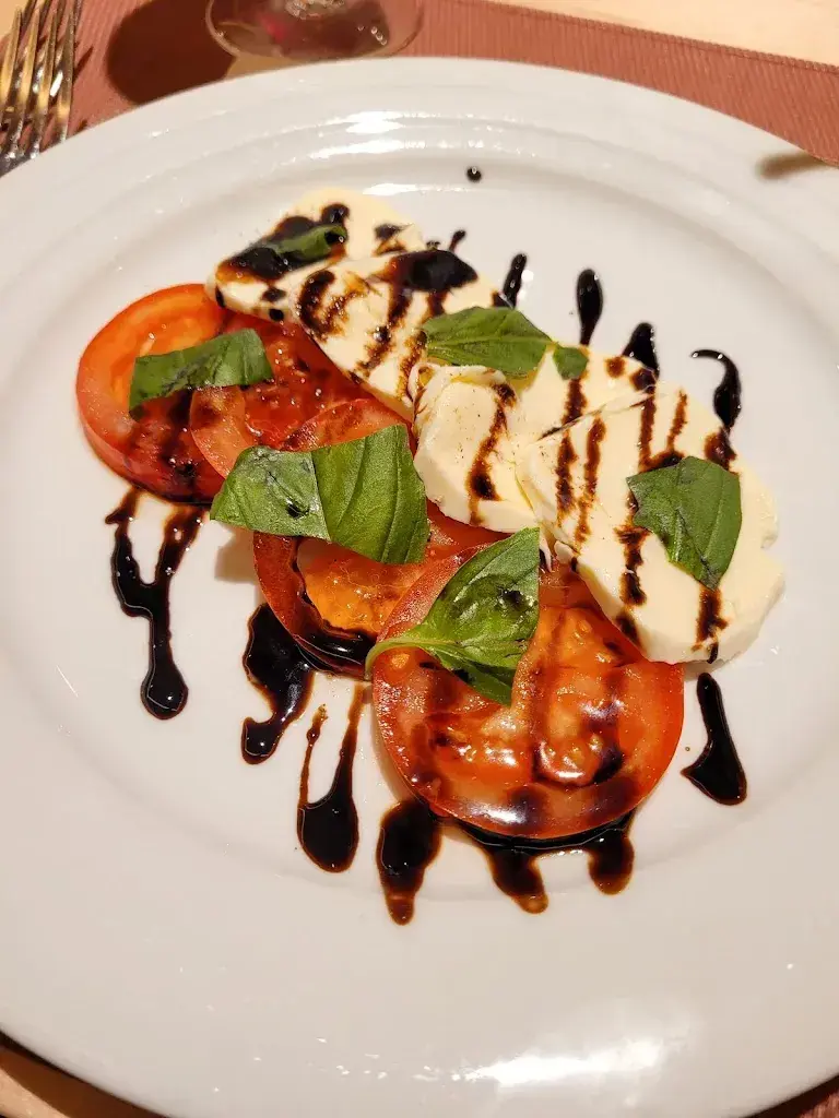 Nittaya Hatteechat_Restaurant Gabelspitz Schallenberg_Eggiwil_avis