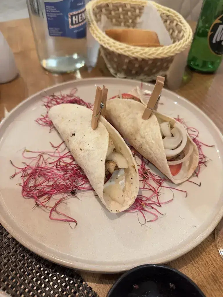 Souliphone Dalavong_Avra Mykonos_Bournens_review