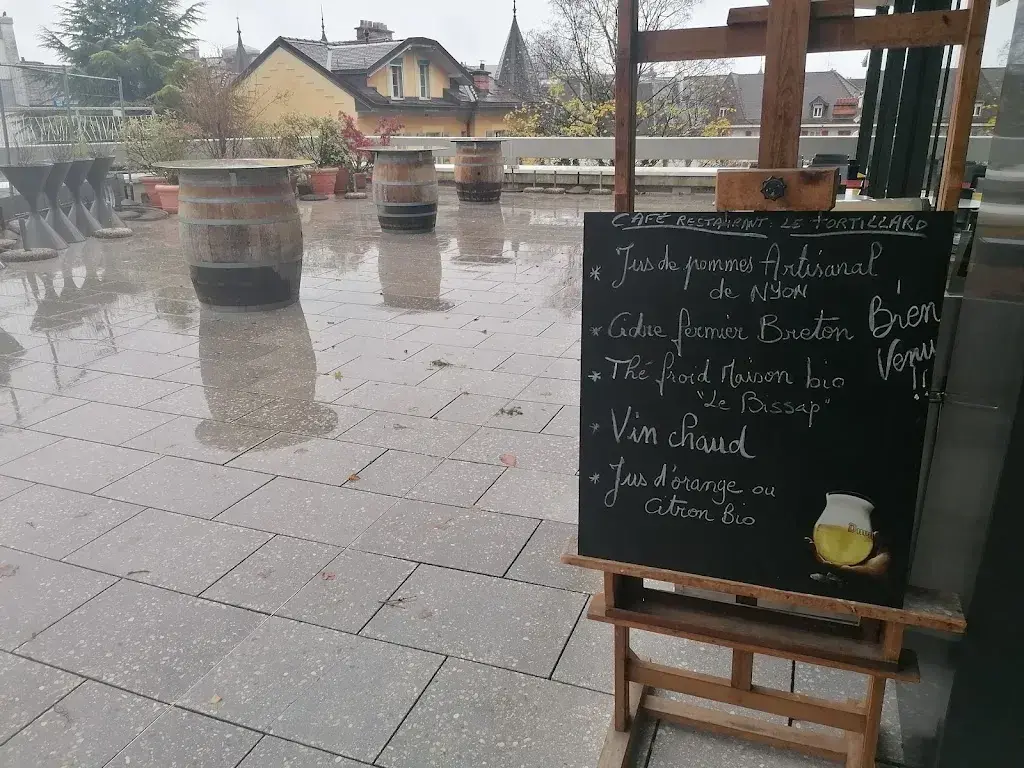 Francois Nicolier_Café restaurant Tortillard_Lausanne_review