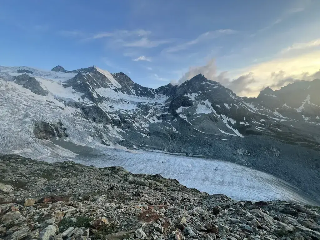Jennifer Lamb_Cabane de Moiry CAS_Grimentz_review