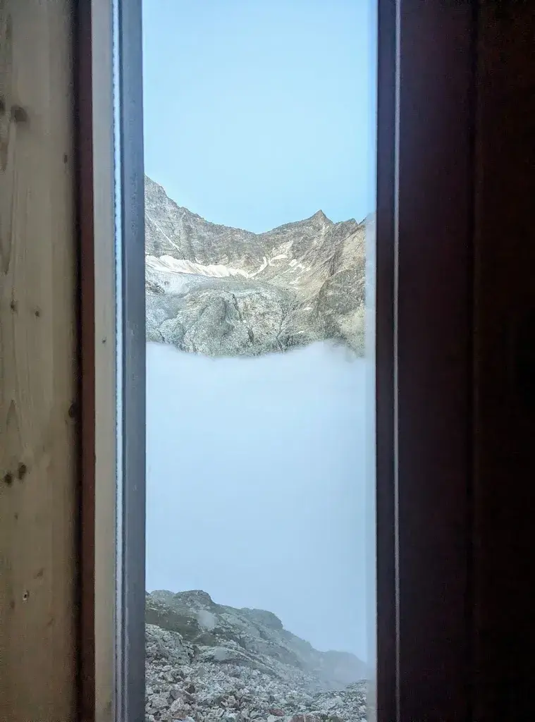 Jacob Cherian_Cabane de Moiry CAS_Grimentz_review