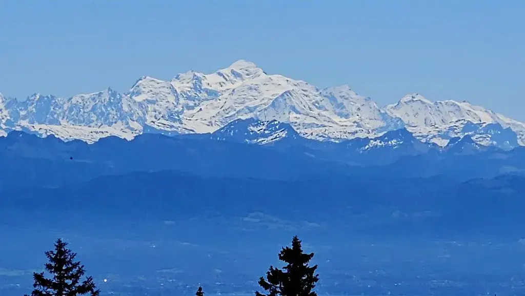 Jissé “Essix”_Buvette du Mont Tendre, Christine et Christophe Morel_Montricher_review