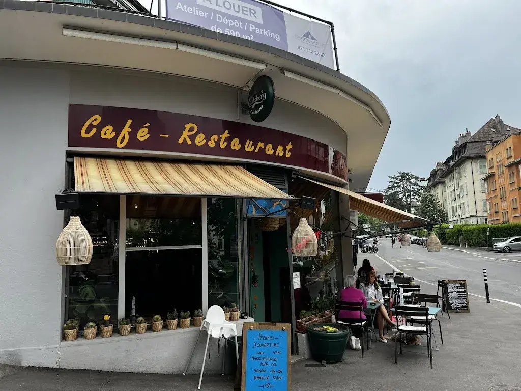 Aimee Moore_La Esquina_Lausanne_reseña