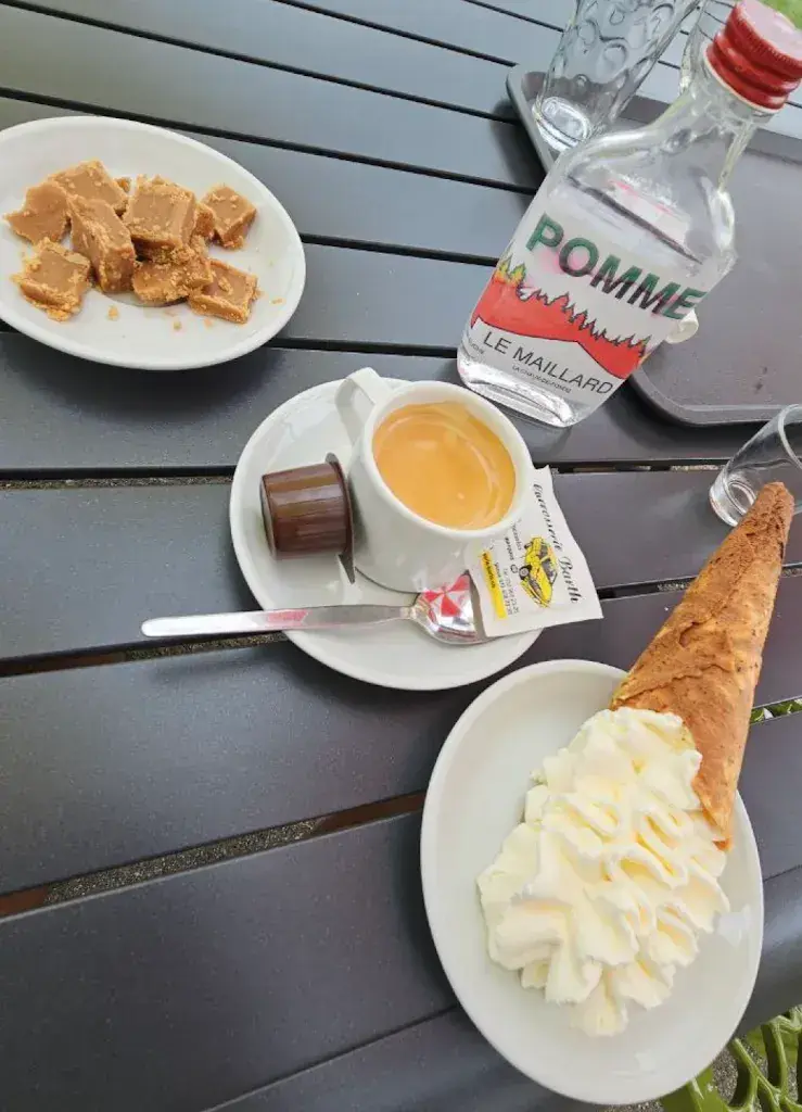 Dominique Hüber_du Maillard_La Chaux-de-Fonds_review