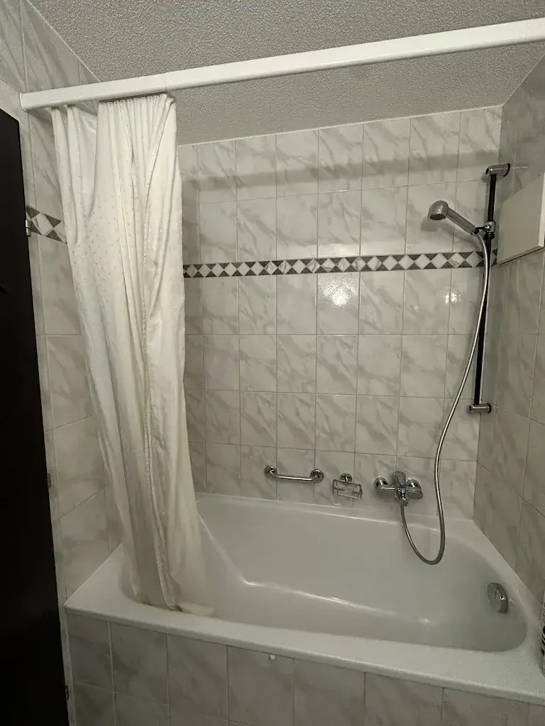 Hannu Siren_Grand Hôtel les Endroits • Restaurant avec grande terrasse et place de jeux_La Chaux-de-Fonds_review