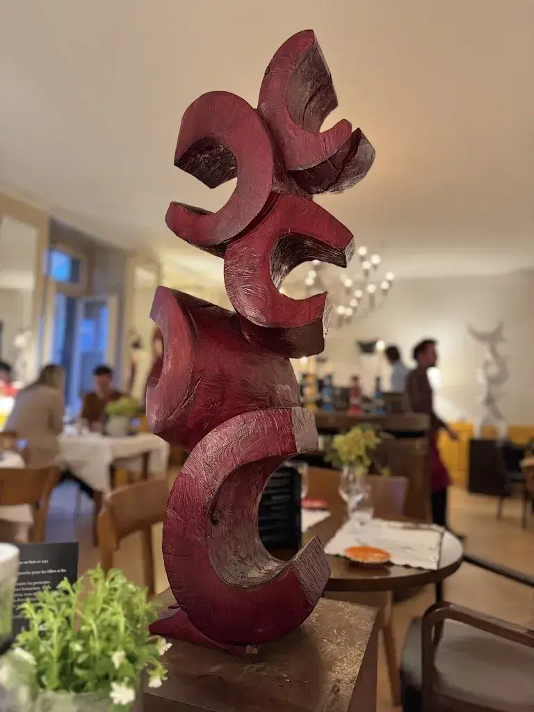 Elena “B”_Hotel de ville_La Chaux-de-Fonds_review