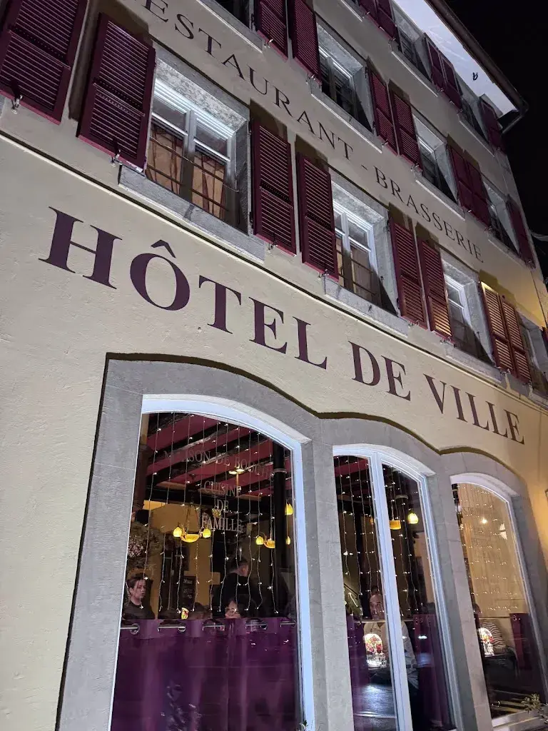 Jasmine Bapic_Hotel de ville_La Chaux-de-Fonds_review