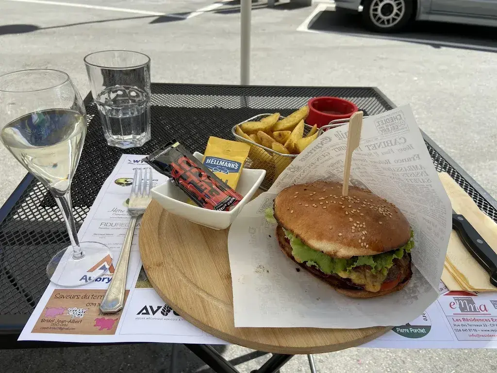 Claire Beck_Cafe La Fontaine_La Sarraz_recensione