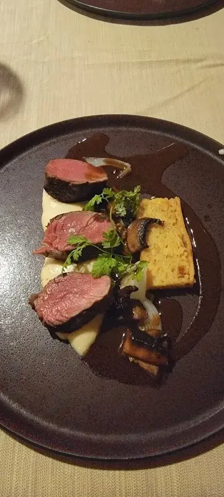 Aris Valachis_Table de Mary_Cheseaux-Noréaz_recensione