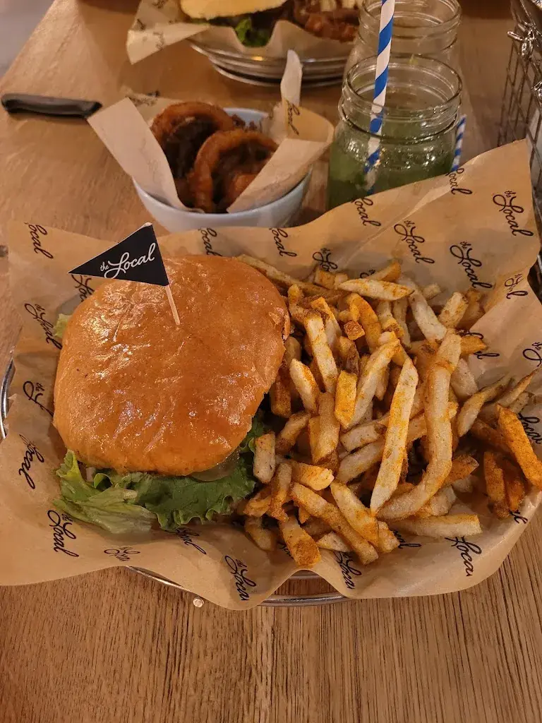 Elke Holderbeke Hewitt_The Local_Villars-le-Terroir_recensione