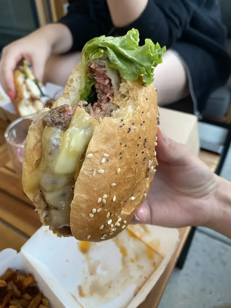 Nathalie Lawrence_The Local_Villars-le-Terroir_recensione