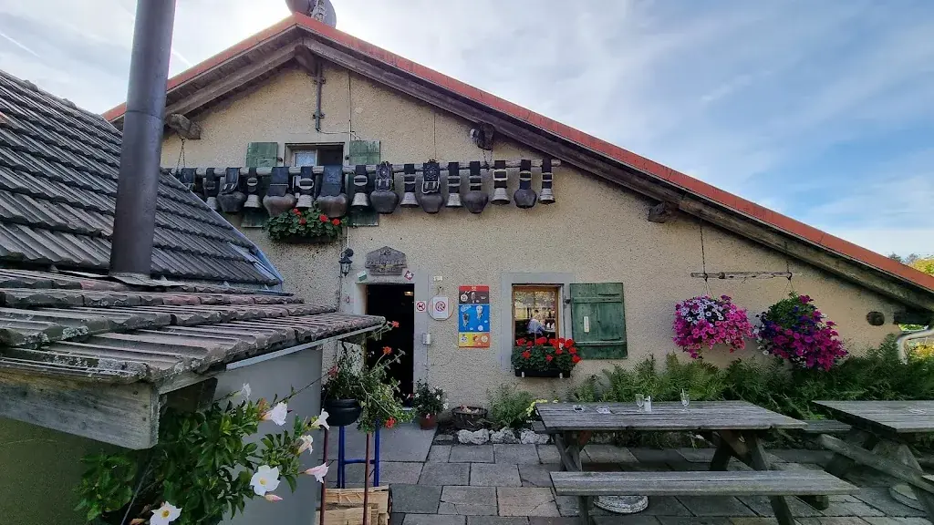 Daniel Egli_Chalet-Restaurant Les Preisettes_Bullet_review