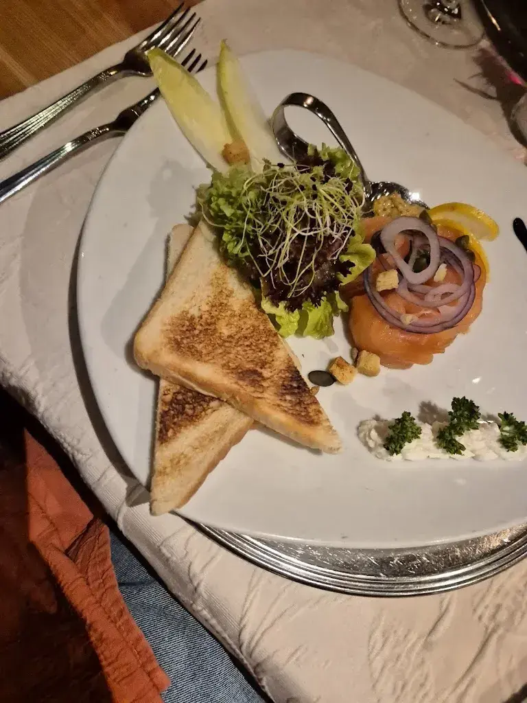 Rattikorn Gugger_Waldhüs Bodmen_Saas-Fee_avis