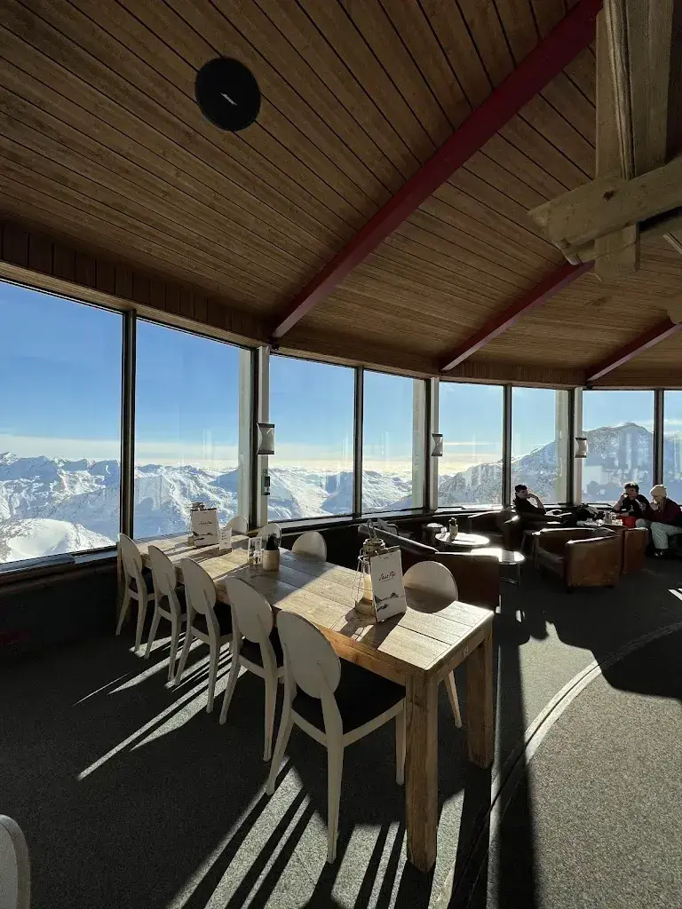Flo_Drehrestaurant Allalin_Saas-Fee_review