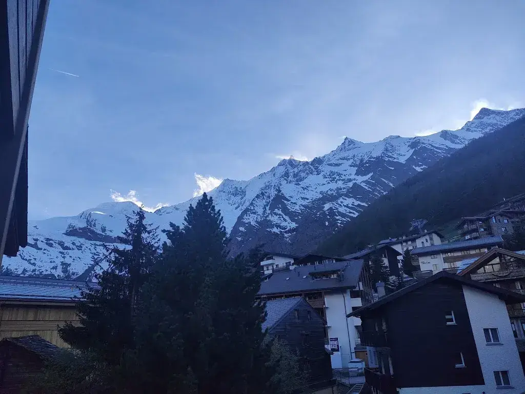 Sara J. R_The Capra_Saas-Fee_avis