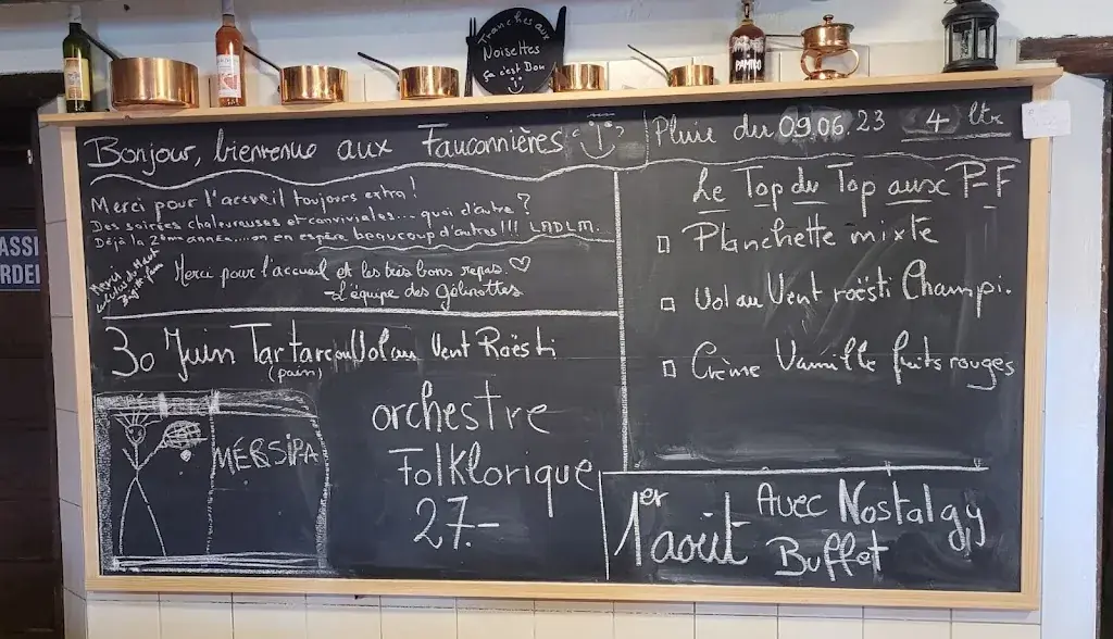 Métairie Les Petites Fauconnières restaurant in Provence