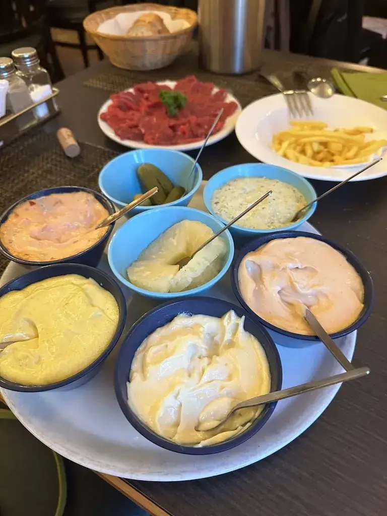 Dorothée Liegeois_Restaurant de la Gare. Salle au 1 - er etage_Corcelles-Cormondrèche_review