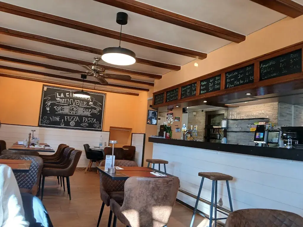 Toujours Bienveillante_La Ciociara pizzeria_Corcelles-près-Payerne_reseña