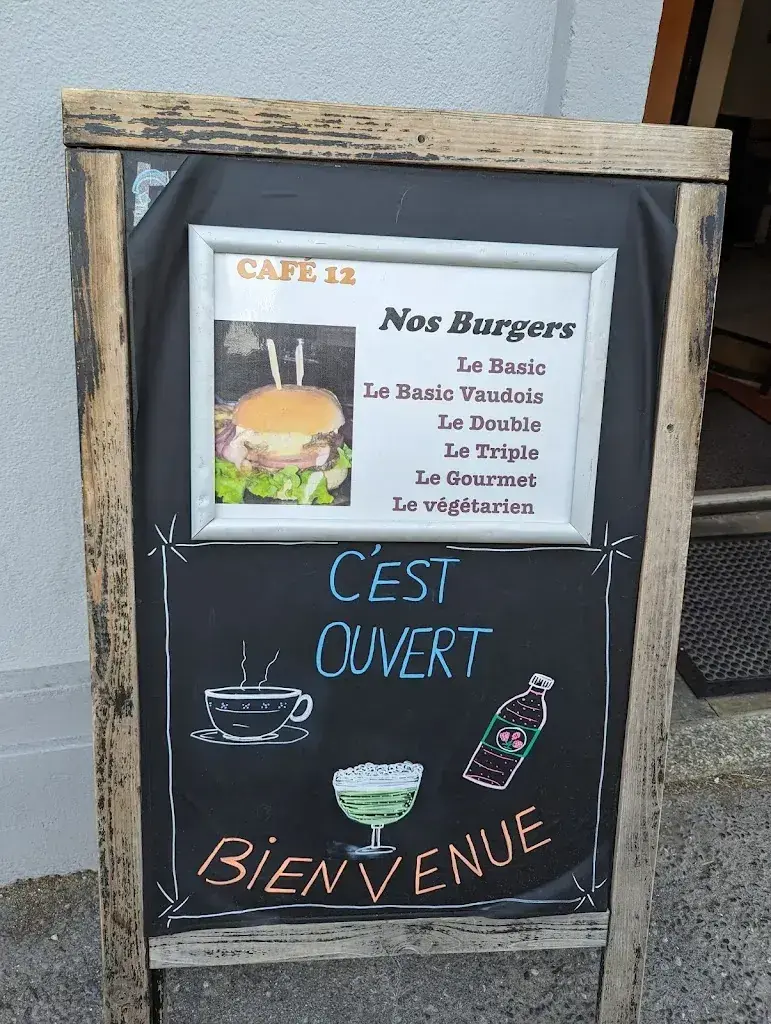 Café 12 restaurant à Sainte-Croix