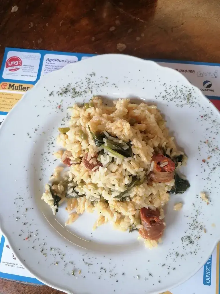 Pierre-yves Duvoisin_Café-restaurant VITORIA, Marta Pereira Oliveira_Tévenon_review