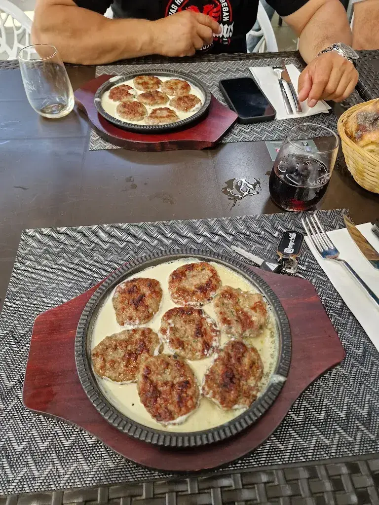 Tuly Pasuli_🔥 VOTRA – 🍽️🔥 Restaurant Albanais & Balkanique à Lausanne (Isabelle-de-Montolieu) | Restorant Shqiptar në Zvicër 🔴⚫✅_Lausanne_avis