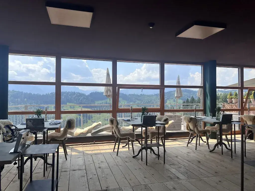 X.B Lin_Wiesner Mysterion_Romoos_review