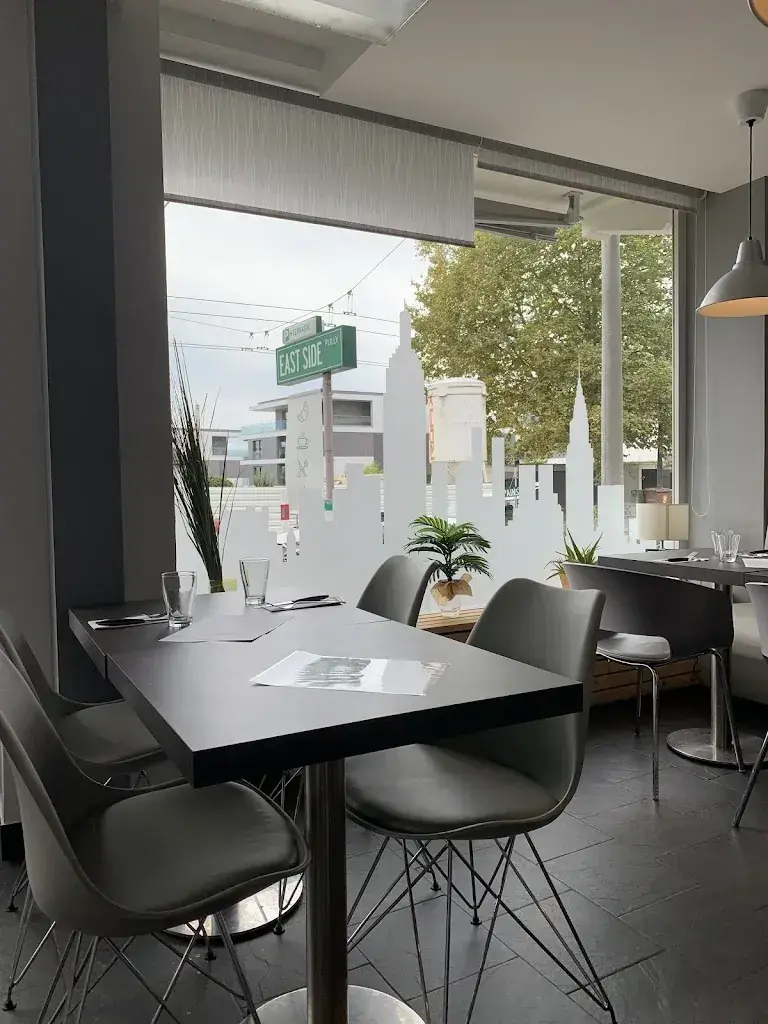 LEM_East Side Pully_Pully_review