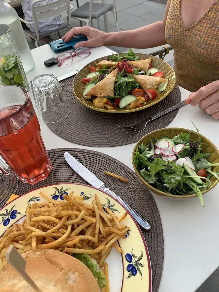 Steph Houle_Tennis_Pully_review