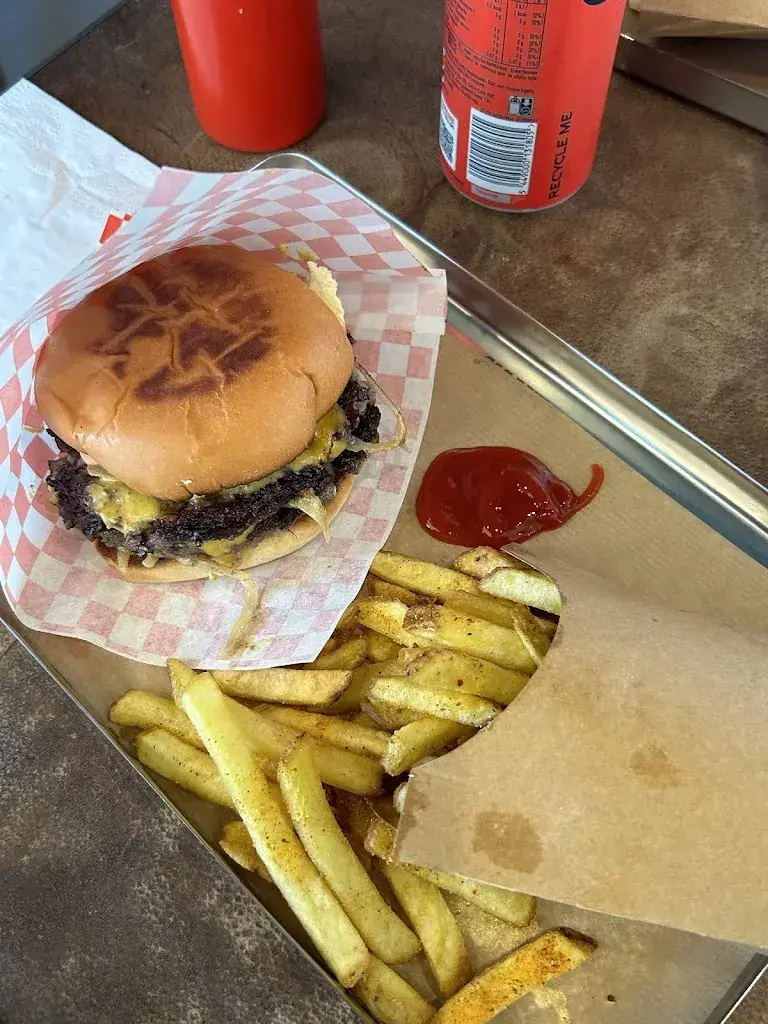 Julia Ozimek_Shed. PULLY_Pully_avis