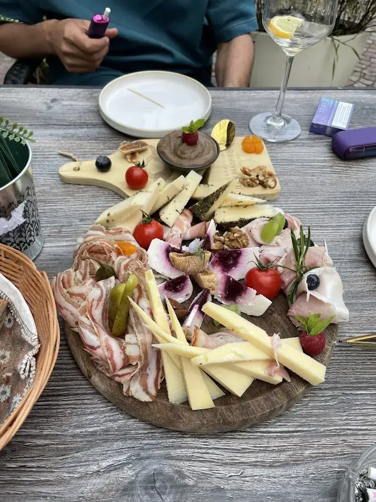 Levent Ayhan_L'Ether_Buchillon_review