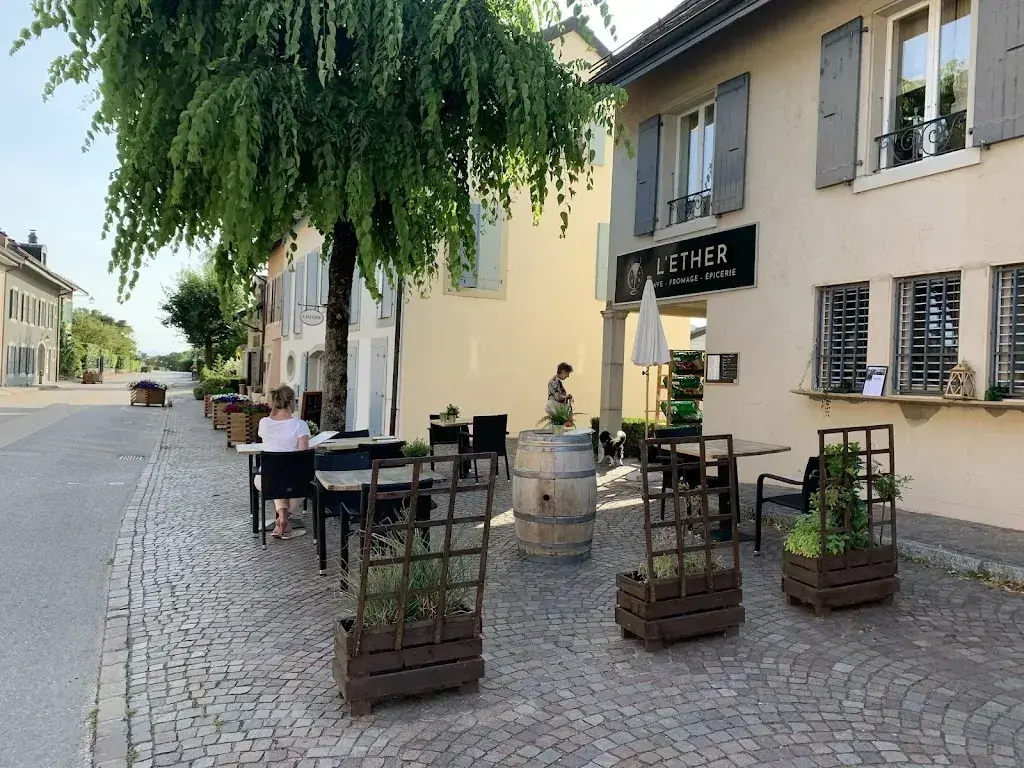 Etienne Varga_L'Ether_Buchillon_review