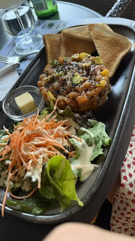 Olha Sakhnovska_Café-Resto Le Plan B_Denges_review