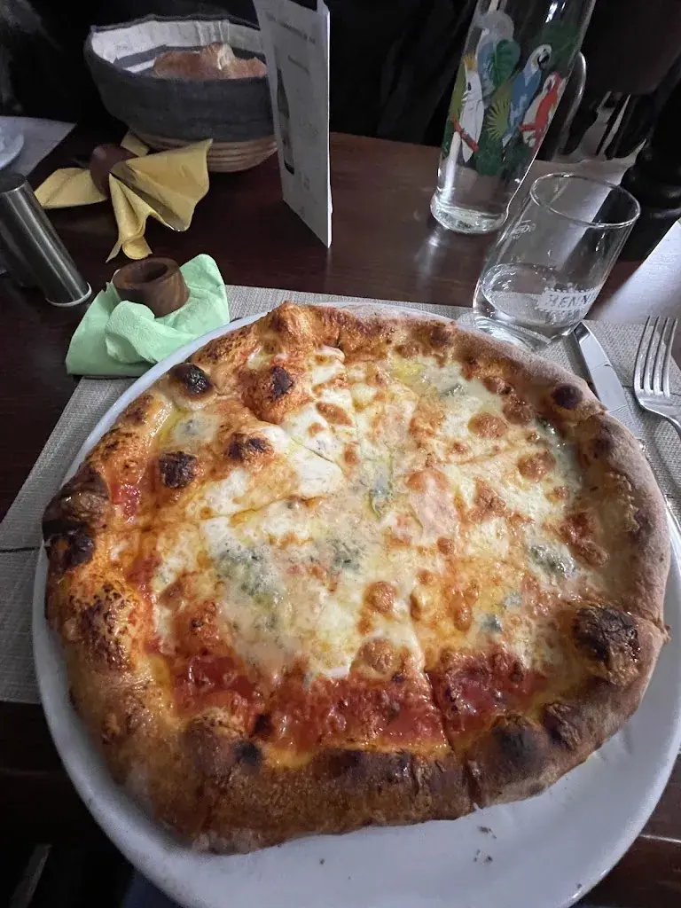 Maria Mactoy_Restaurant Pizzeria ô22_Renens_review