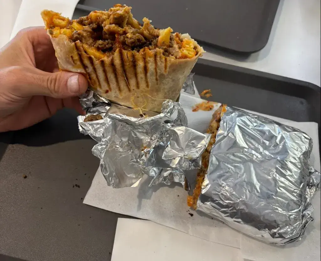 Uzi Veyron_Le Monde Snack_Renens_review