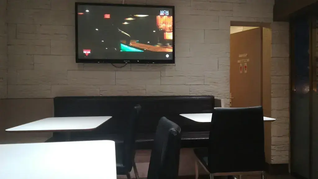 Dionys Lugon-Moulin_Le Monde Snack_Renens_review