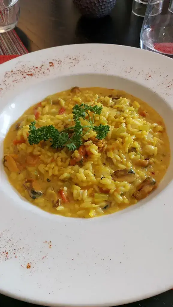 glen Hall_Le Café Vaudois_Ecublens_review