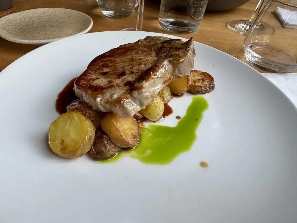 Simon Preisig_Alessandro Leschär - Restaurant & Apéro Bar_Rüti_review