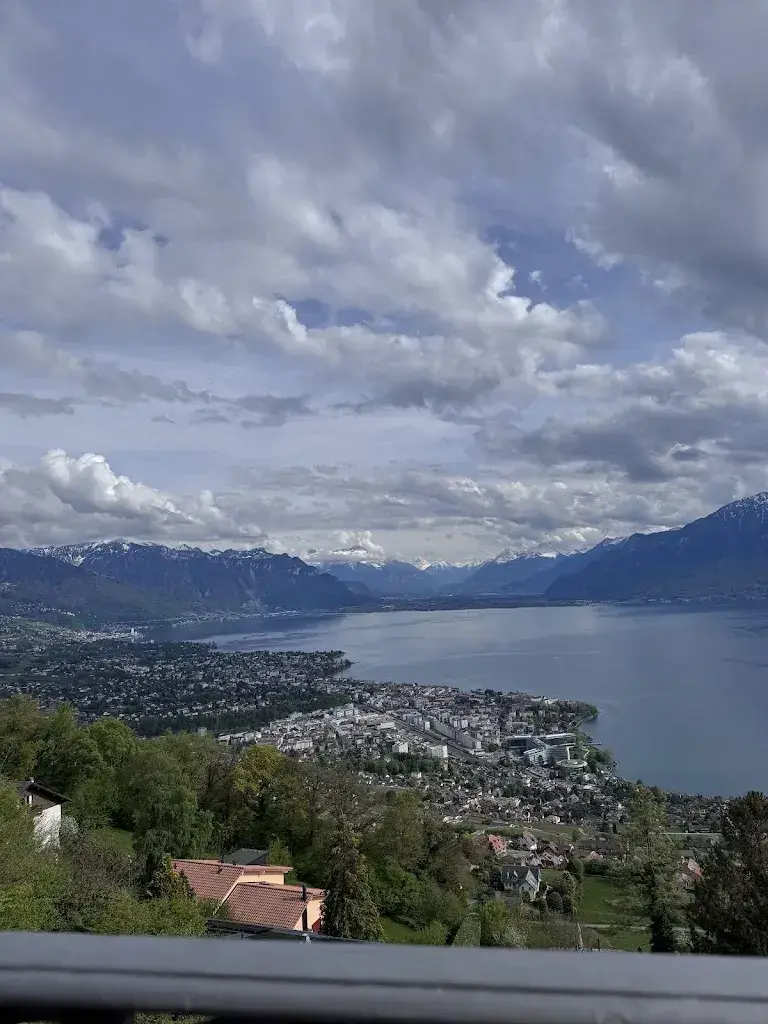 Azul Villarroel_Mirador Lounge_Le Mont-Pèlerin_Bewertung