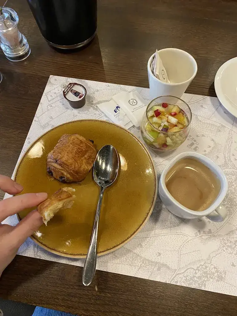 Mariia Brytan_Hôtellerie de Châtonneyre_Corseaux_review