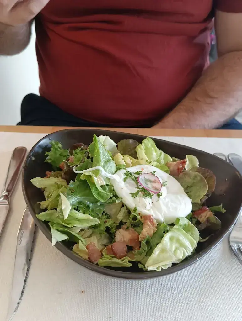 Jyrine Enteria_Café du Raisin_Begnins_review