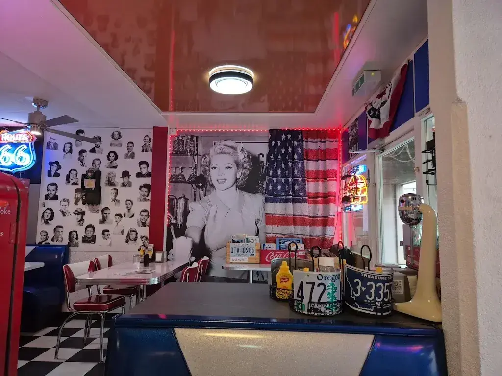 Shannon Guex_HAPPY DAYS_Nyon_review