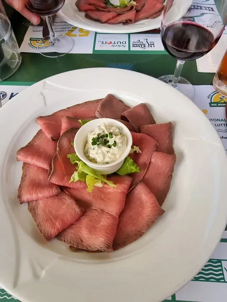 Hôtel de Ville restaurant in Chavannes-le-Chêne