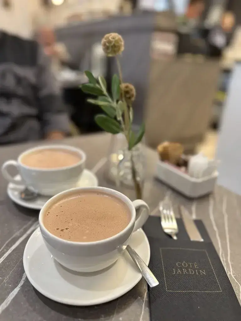 pragya bhatnagar_Côté jardin Coppet / Guillaume Bichet_Coppet_avis