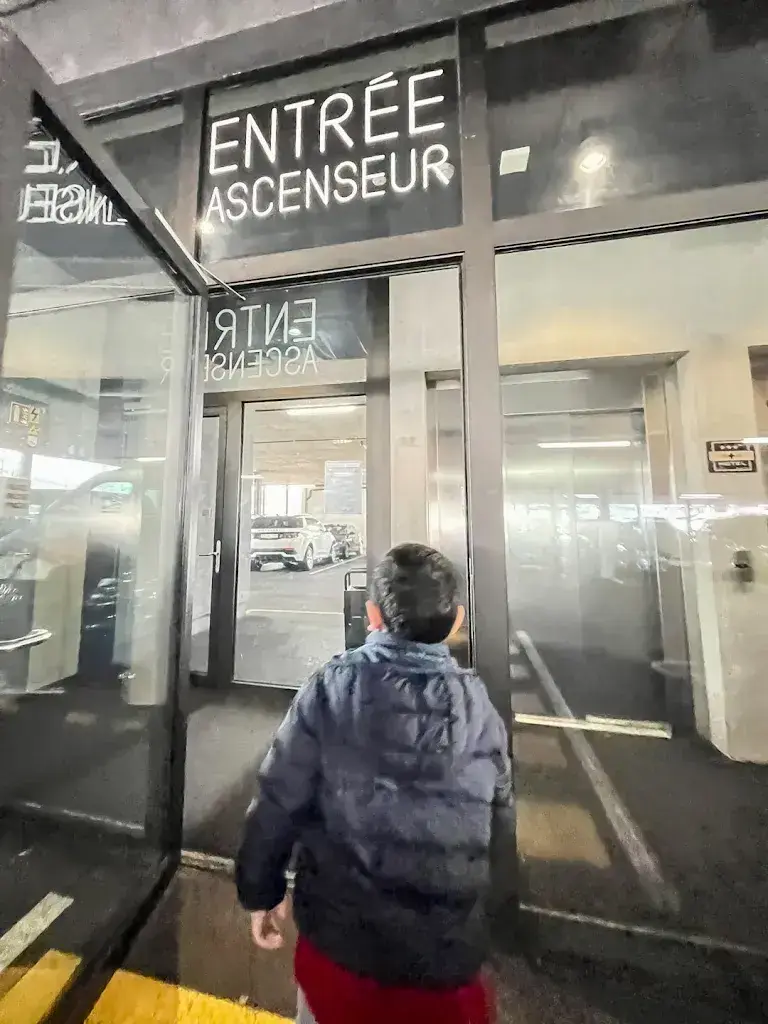 UnDiplomatic Wife_The Bowling Hôtel_Signy-Avenex_recensione