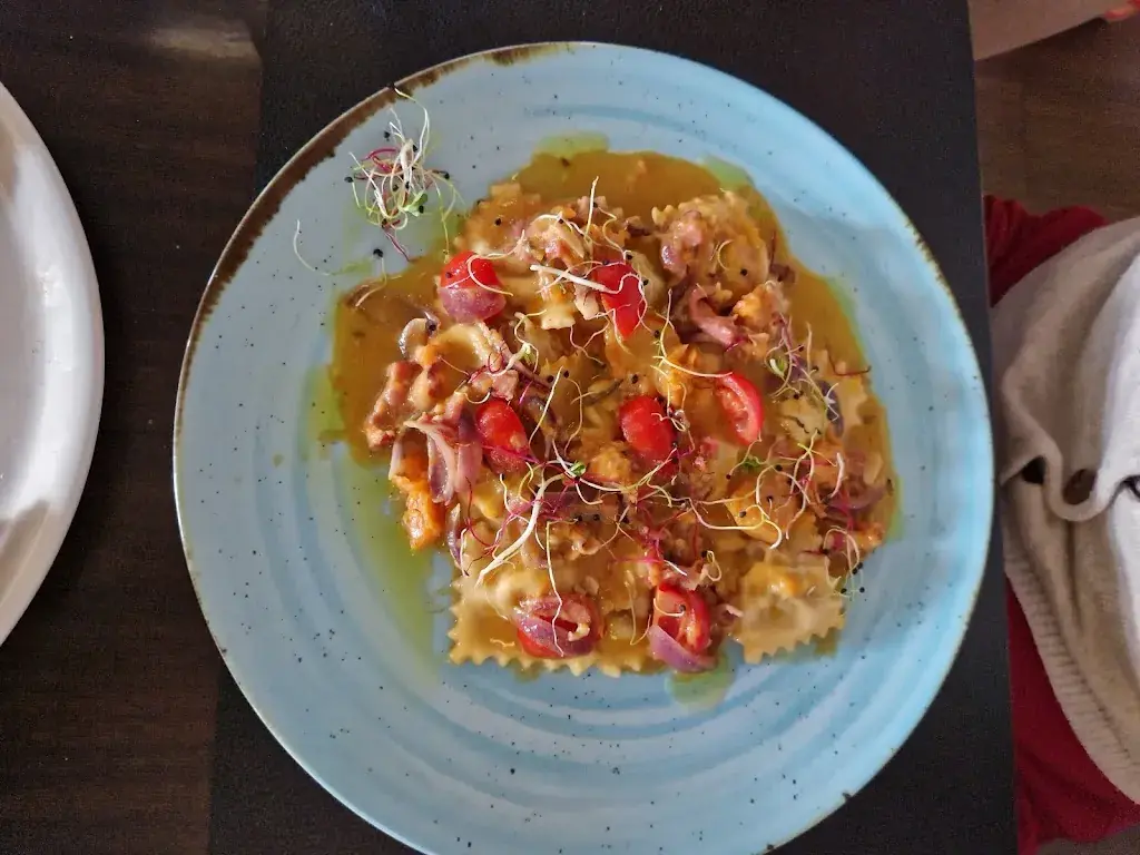 Alex N_Les Gravines_Versoix_review