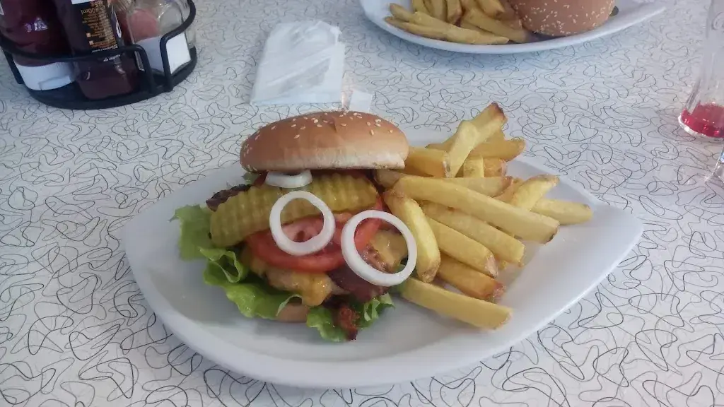 Stephanie Ilona Horvath_Happy Days_Versoix_review